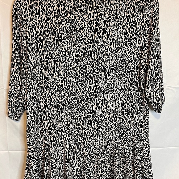 LIZ CLAIBORNE, Quarter Sleeve White/Black Animal Print Round Neck, Blouse, M - Picture 5 of 9